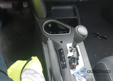 2017 Toyota Rav4 Xle z USA, uszkodzony, nr VIN 2T3WFREV4HW371896